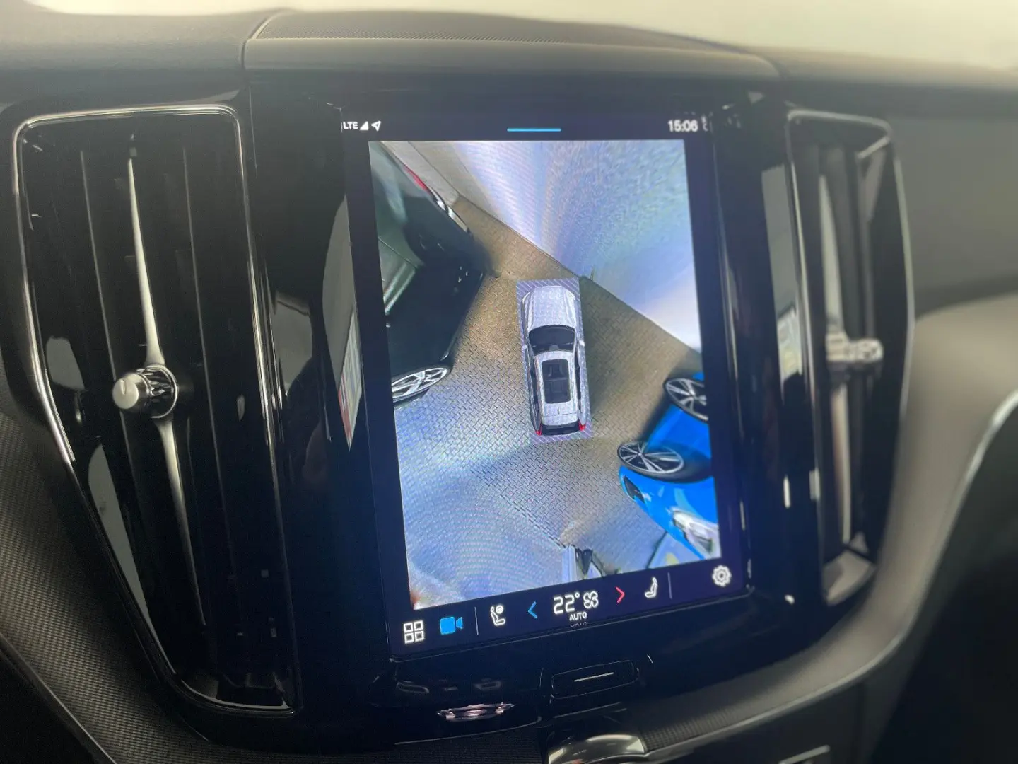 XC60 Plus Dark AWD Navi LED Leder 360 Cristal