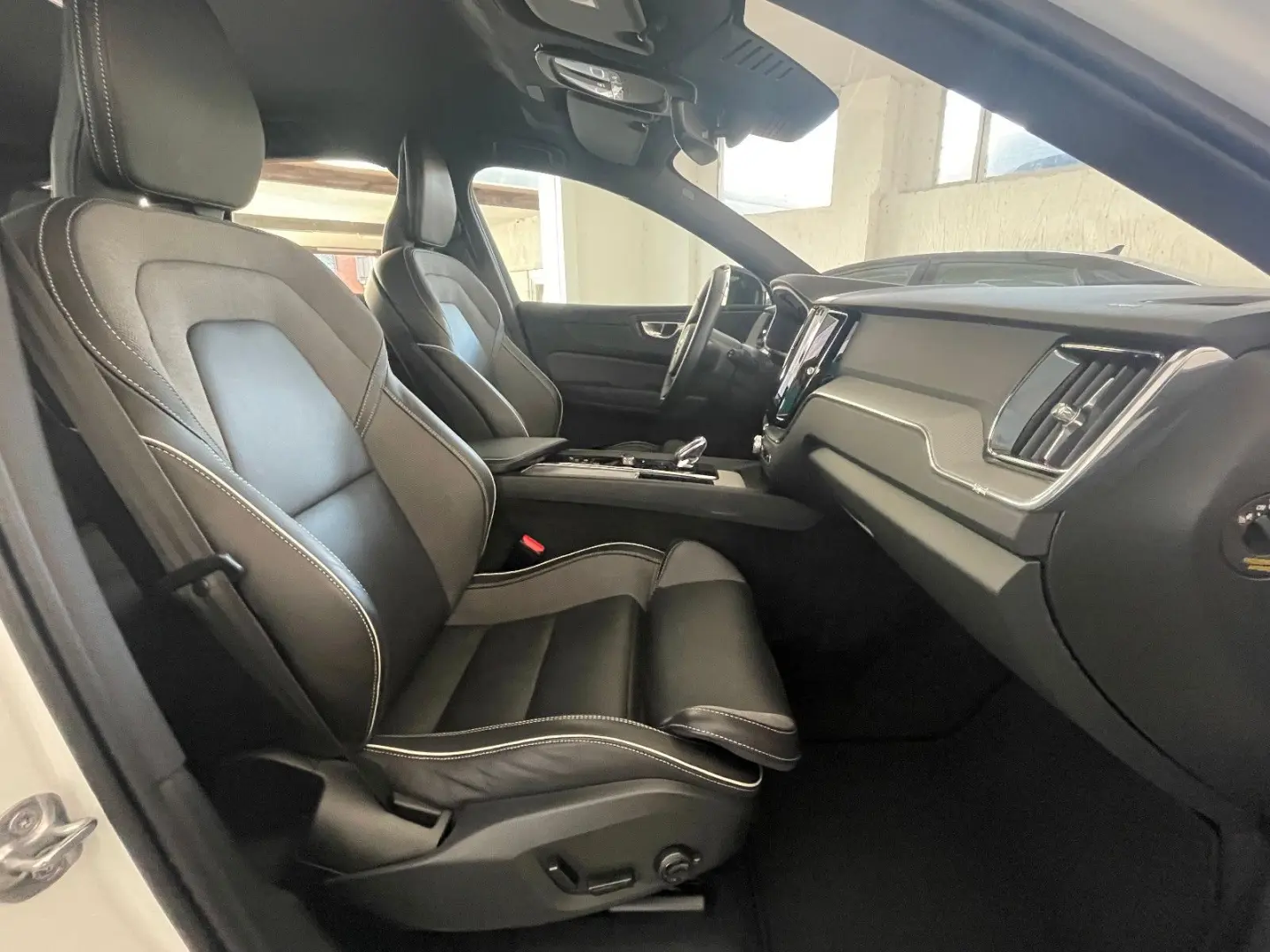 XC60 Plus Dark AWD Navi LED Leder 360 Cristal