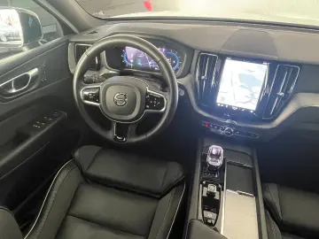 XC60 Plus Dark AWD Navi LED Leder 360 Cristal