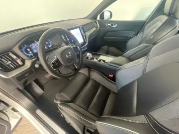 XC60 Plus Dark AWD Navi LED Leder 360 Cristal