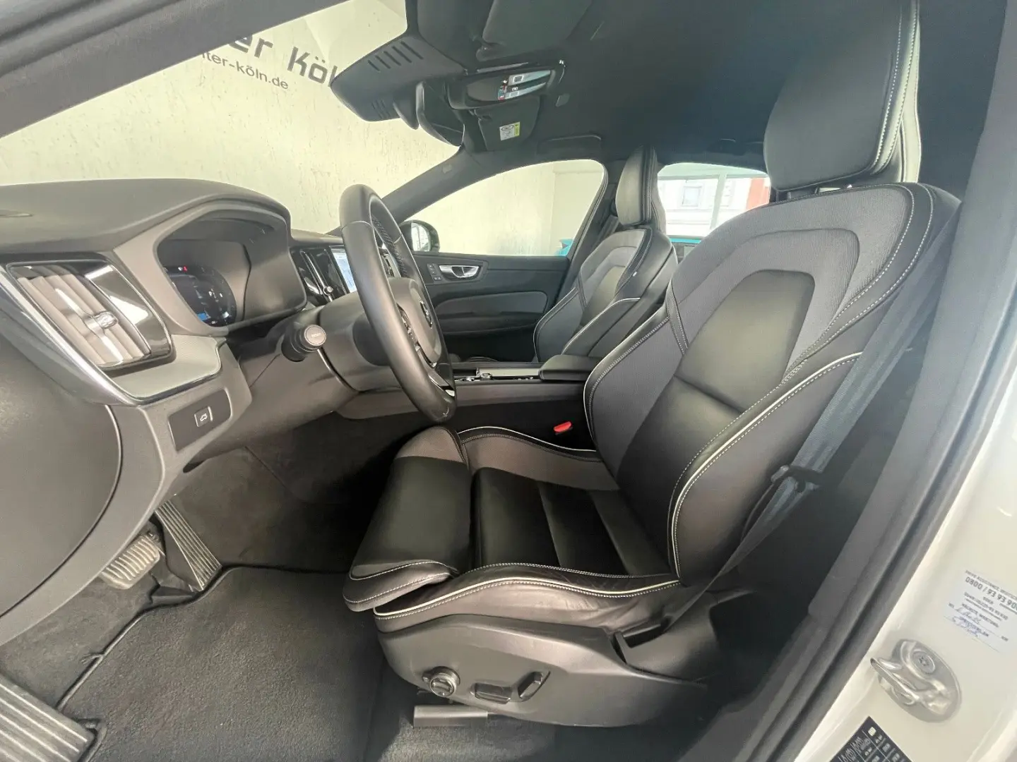 XC60 Plus Dark AWD Navi LED Leder 360 Cristal