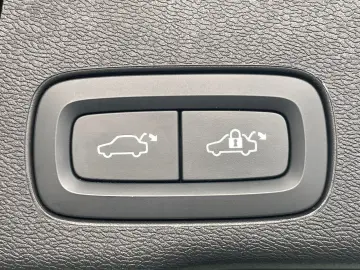 XC60 Plus Dark AWD Navi LED Leder 360 Cristal