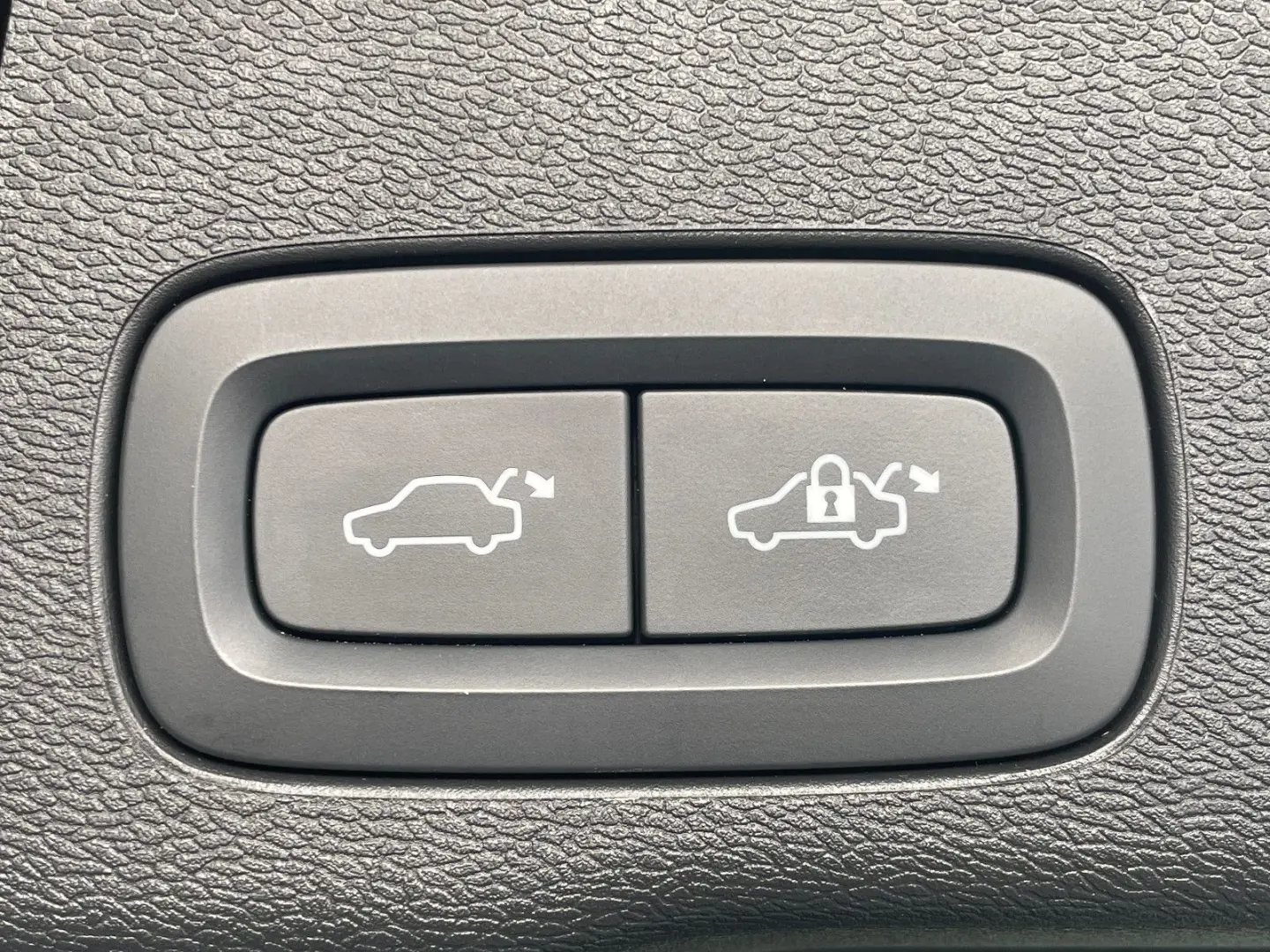 XC60 Plus Dark AWD Navi LED Leder 360 Cristal