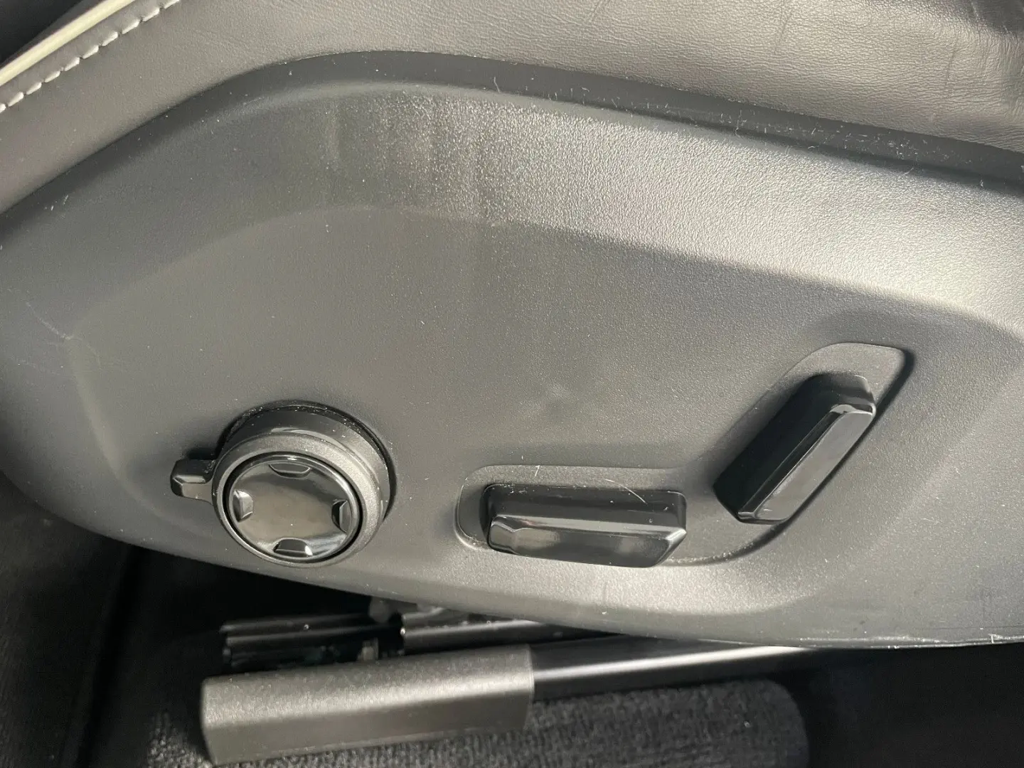 XC60 Plus Dark AWD Navi LED Leder 360 Cristal