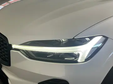 XC60 Plus Dark AWD Navi LED Leder 360 Cristal