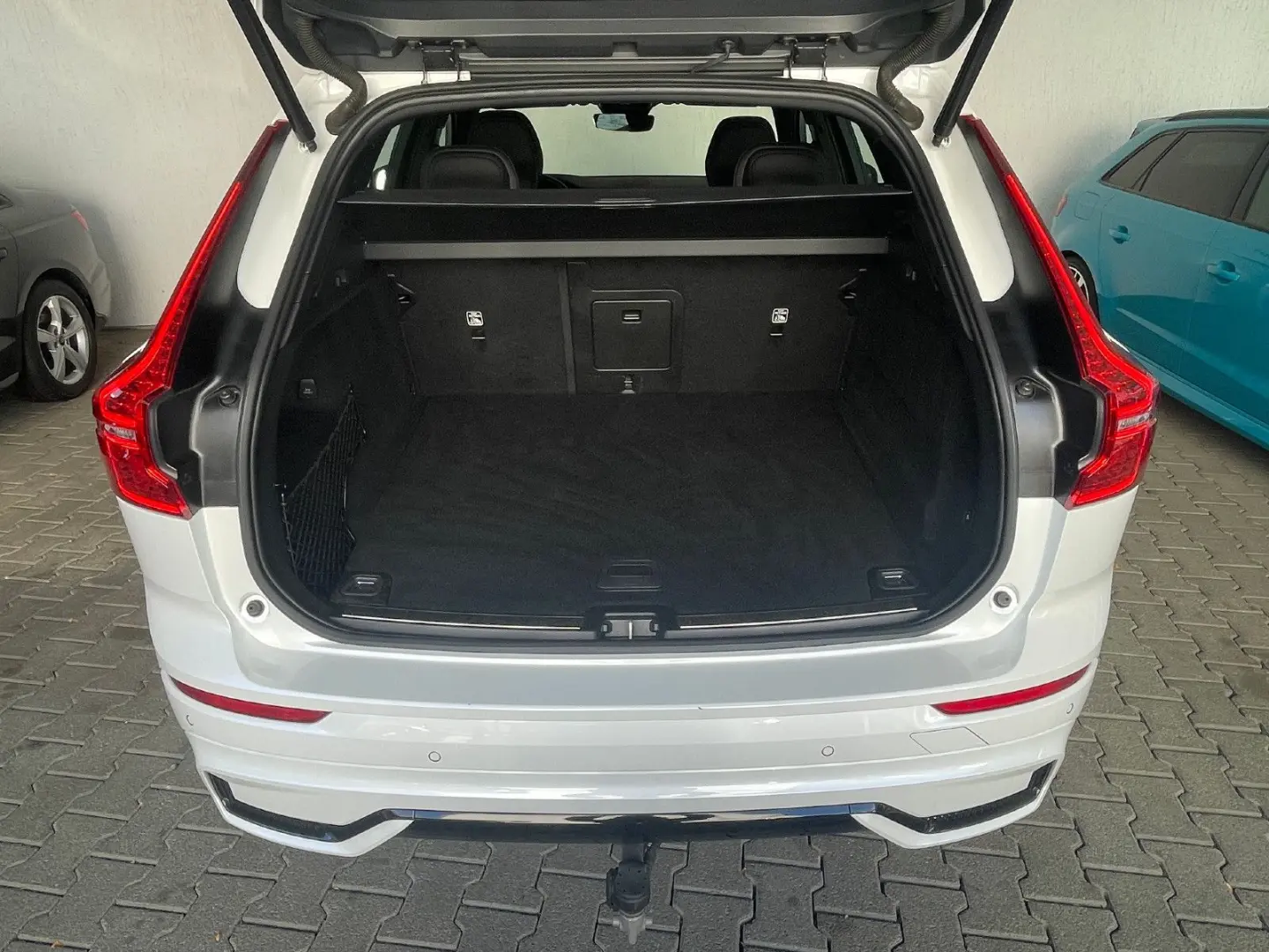 XC60 Plus Dark AWD Navi LED Leder 360 Cristal