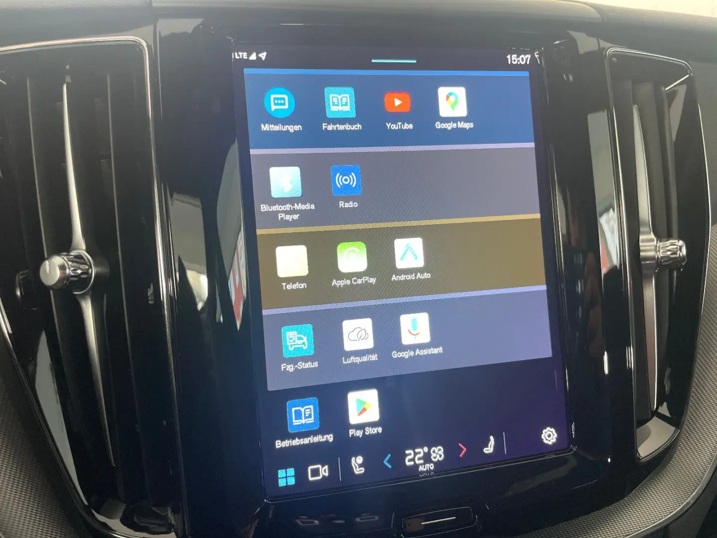 XC60 Plus Dark AWD Navi LED Leder 360 Cristal