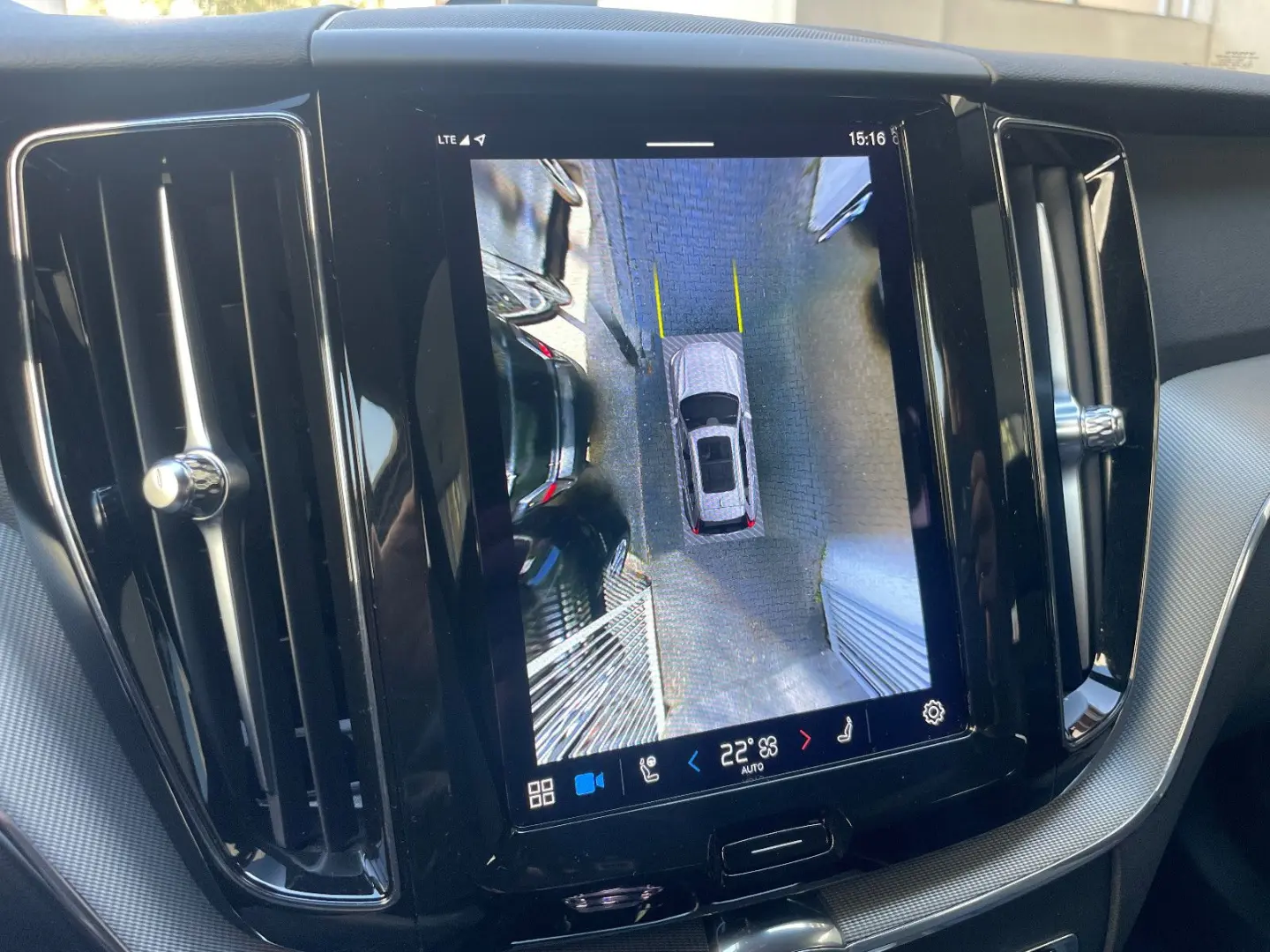 XC60 Plus Dark AWD Navi LED Leder 360 Cristal