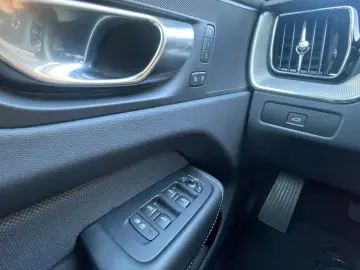 XC60 Plus Dark AWD Navi LED Leder 360 Cristal