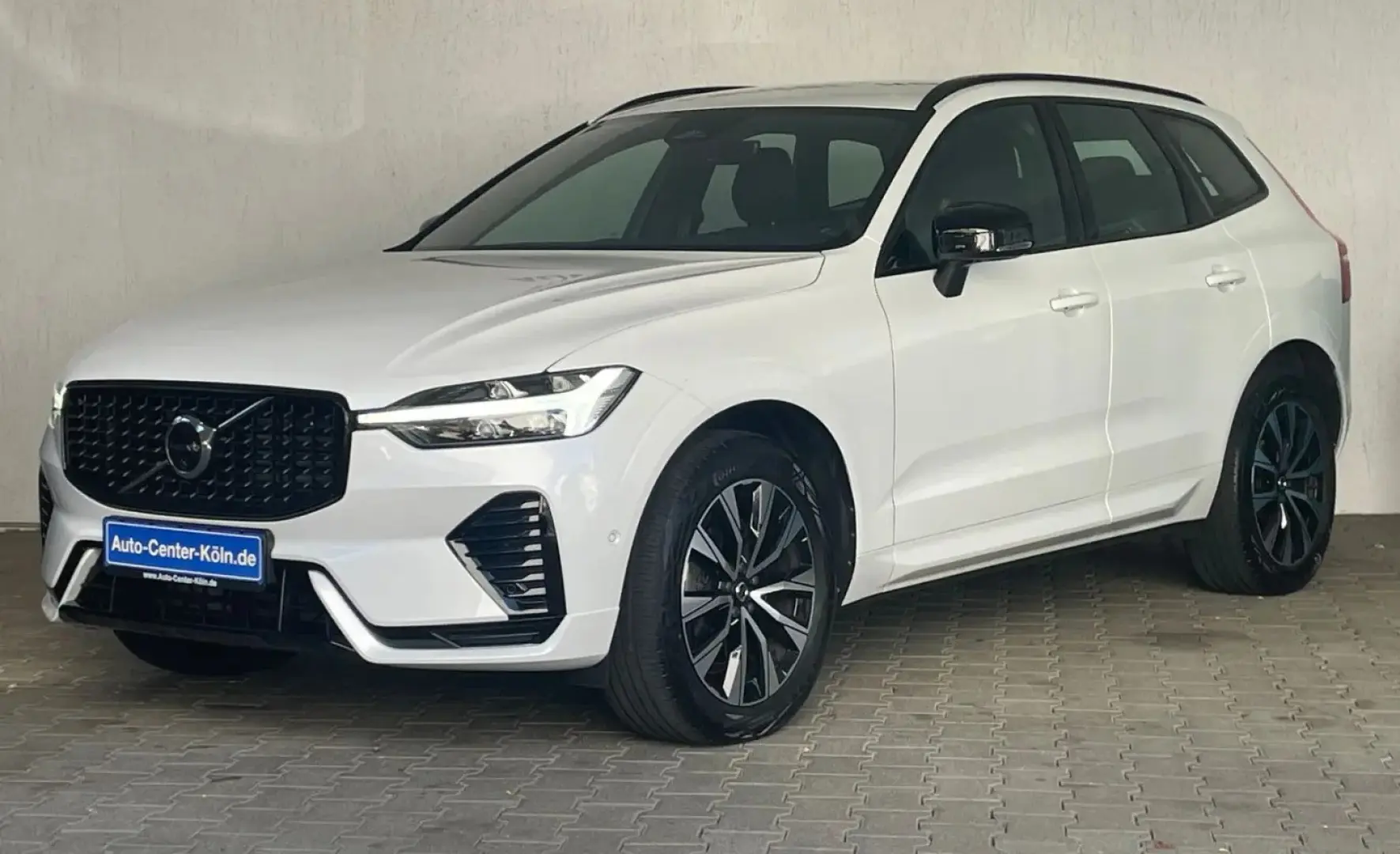 XC60 Plus Dark AWD Navi LED Leder 360 Cristal