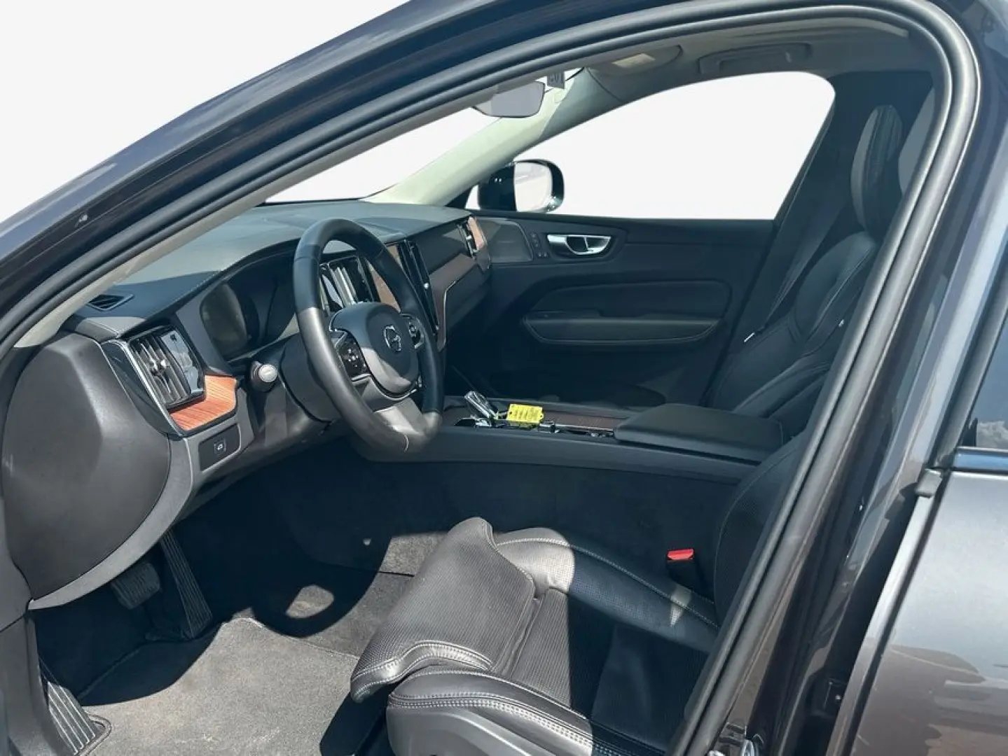 XC60 B4 D AWD Ultimate Dark PK360 SiH AHK FIS ME