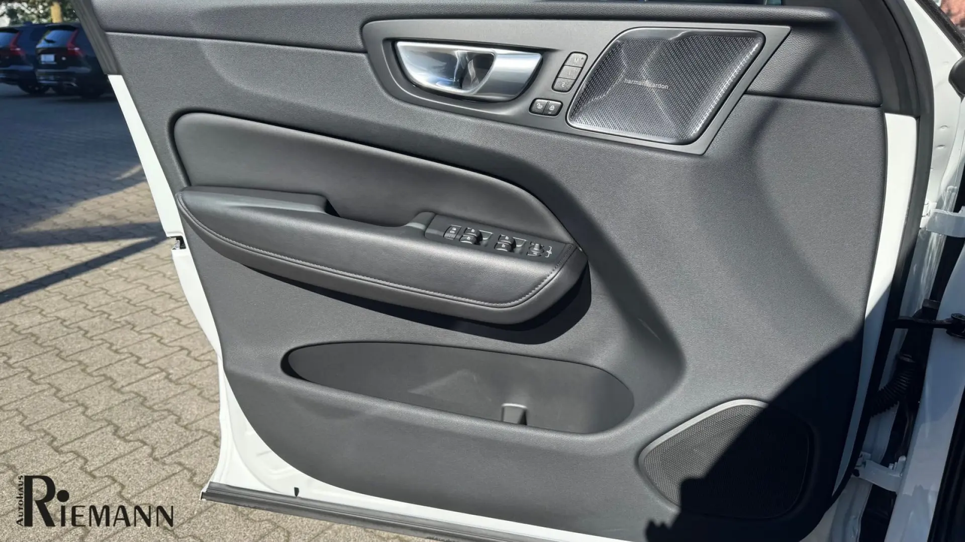 XC60 B4 Diesel Ultimate Dark   Business-Paket Pr