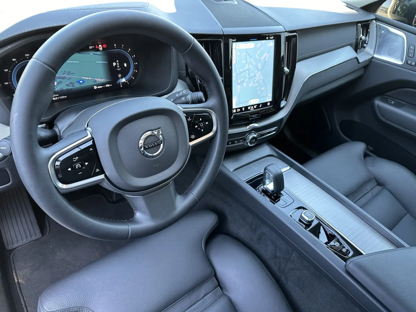 XC60 B5 AWD Ultimate Dark NAV LED ACC 360  Bowers