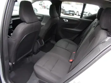 XC 40 T2 Essential 2WD Camera