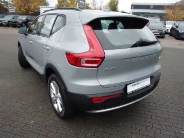 XC 40 T2 Essential 2WD Camera