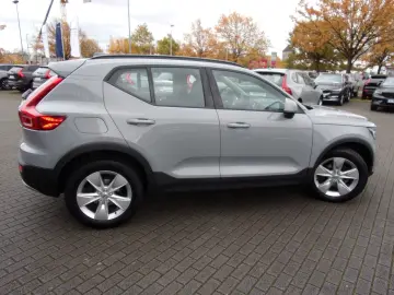 XC 40 T2 Essential 2WD Camera