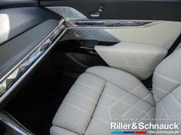 740d xDrive TV AUTOMATC DOORS LOUNGE SEATING