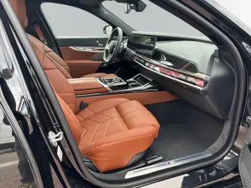 740d xDrive M SPORT PRO  Executive Lounge  Sky