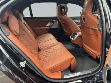 740d xDrive M SPORT PRO  Executive Lounge  Sky