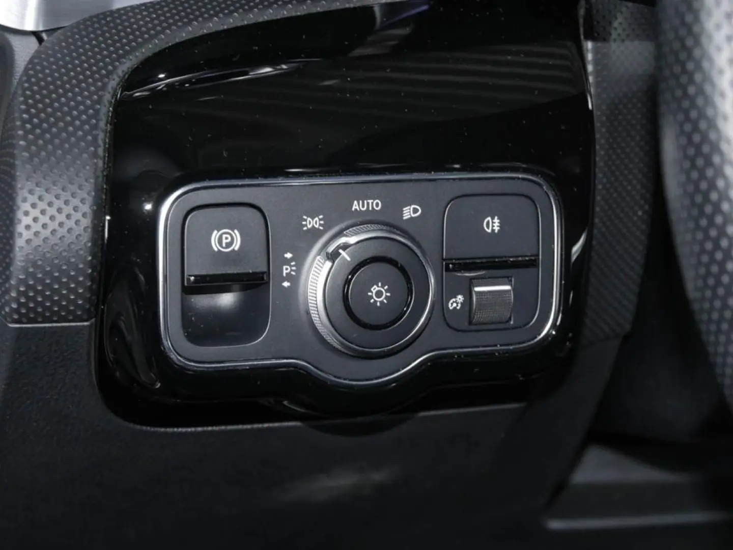 CLA 250e AMG NIGHT LED NAVI KLIMA SHZ TEMP 18''L