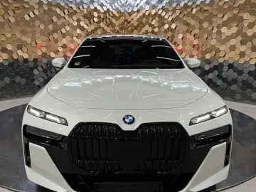 740 d xD  M-Sport B&W Fond TV Kristall A-Türen