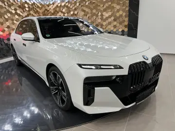 740 d xD  M-Sport B&W Fond TV Kristall A-Türen