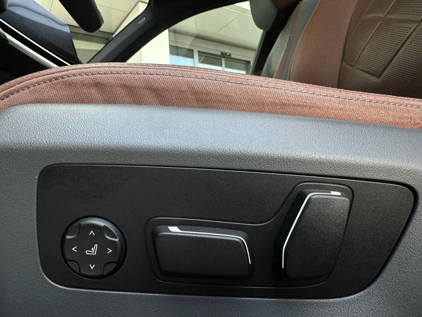 550e xDrive M Sport Pro DA Prof PA  Pano AHK B&W