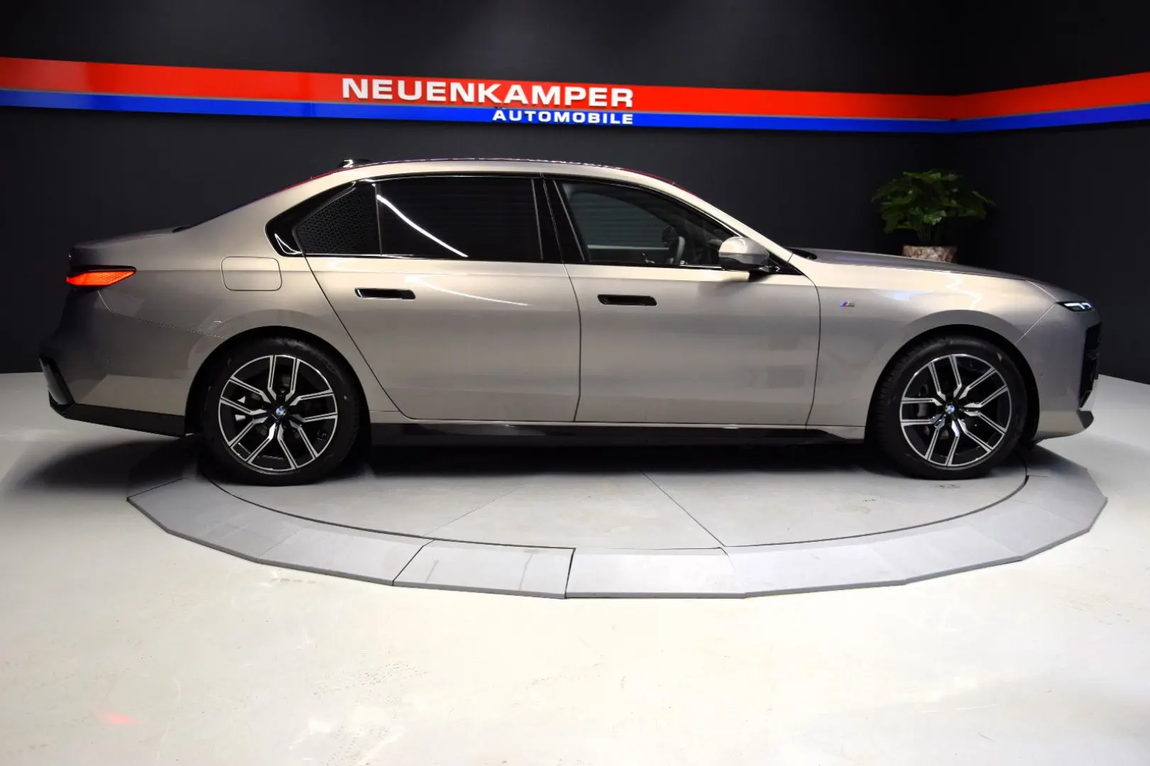 740d xDrive M Sport Sky-Lounge AHK Standheizung