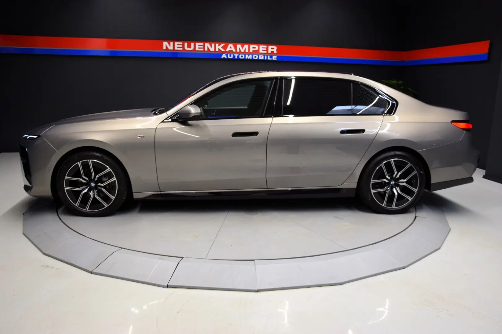 740d xDrive M Sport Sky-Lounge AHK Standheizung