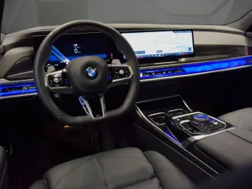 740d xDrive M Sport Sky-Lounge AHK Standheizung