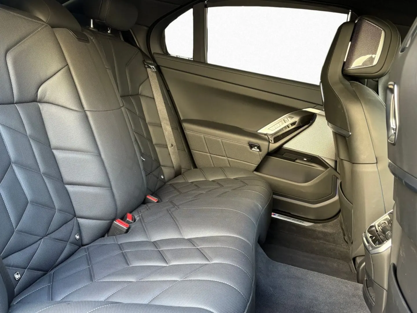 740d xDrive M Sport Pro Leder DA PA-Prof B&W 21