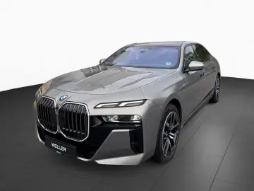 740d xDrive M SPORT SkyL Sthz AHK Autobahn B&W