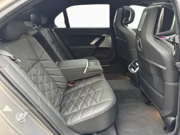 740d xDrive M SPORT SkyL Sthz AHK Autobahn B&W