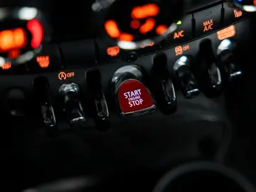 ONE Mini  NAVI-LEDER-KAMERA-GARANTIE-SERVICEPAKE