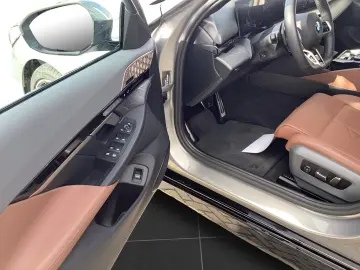 520d xDrive Limousine 20    M Paket   Pano   Bow