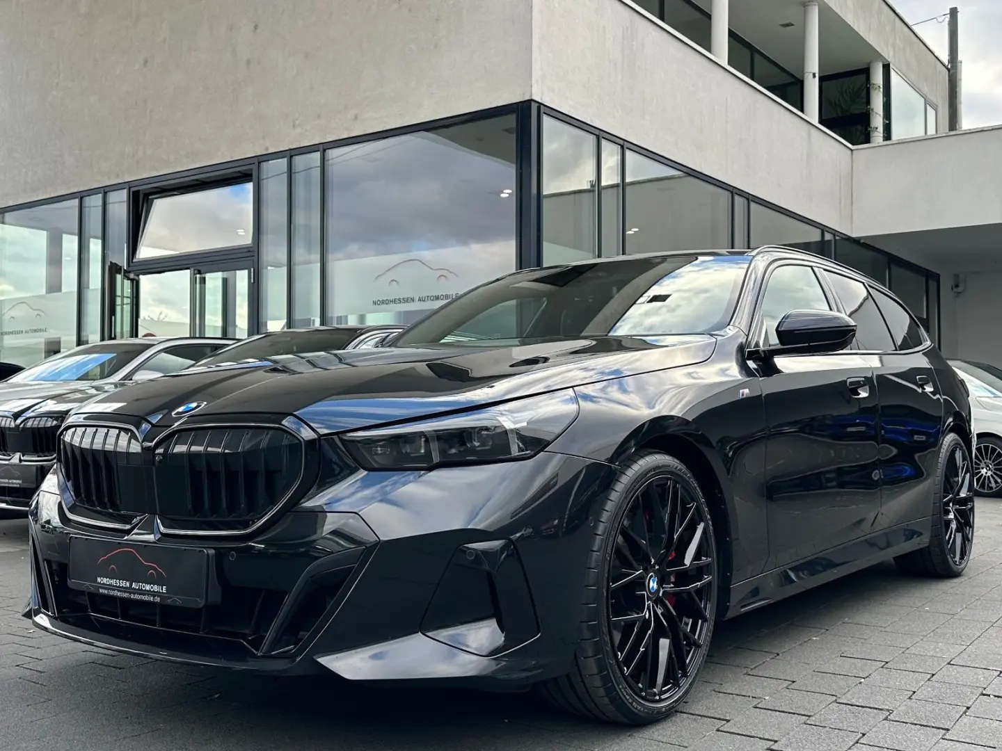 540d xDrive M Sport Pro Standeizung   B&W   AHK
