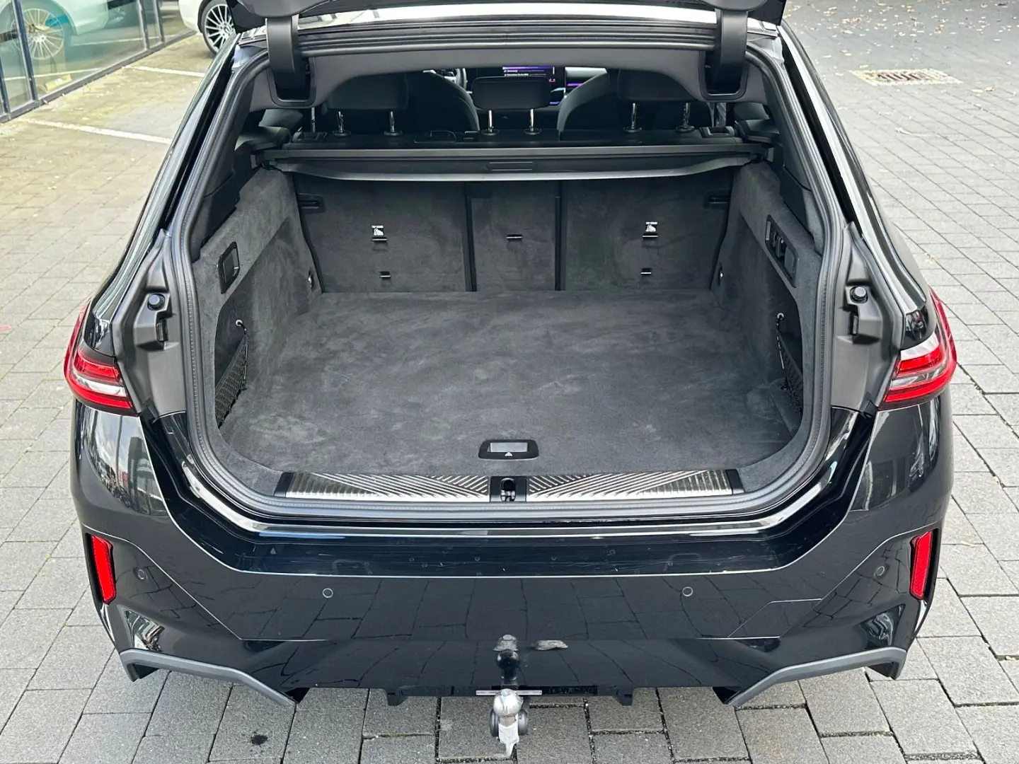 540d xDrive M Sport Pro Standeizung   B&W   AHK