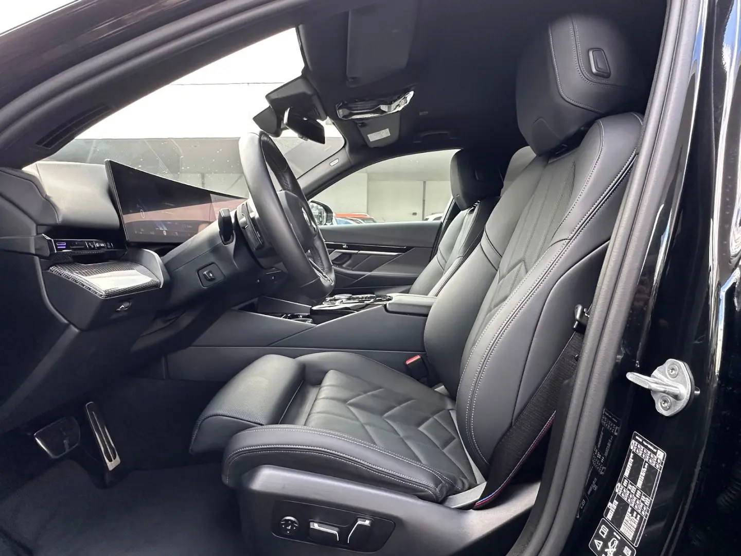 540d xDrive M Sport Pro Standeizung   B&W   AHK