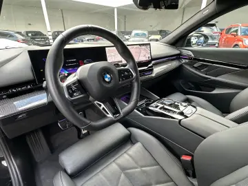 540d xDrive M Sport Pro Standeizung   B&W   AHK