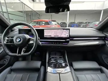 540d xDrive M Sport Pro Standeizung   B&W   AHK