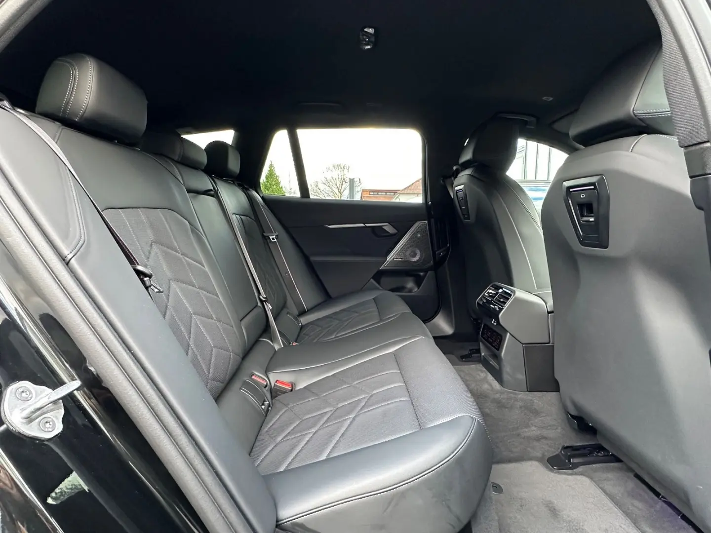 540d xDrive M Sport Pro Standeizung   B&W   AHK