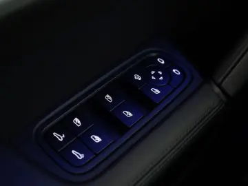 Cayenne Chrono Pano BOSE Inno Sportabgas 22  911