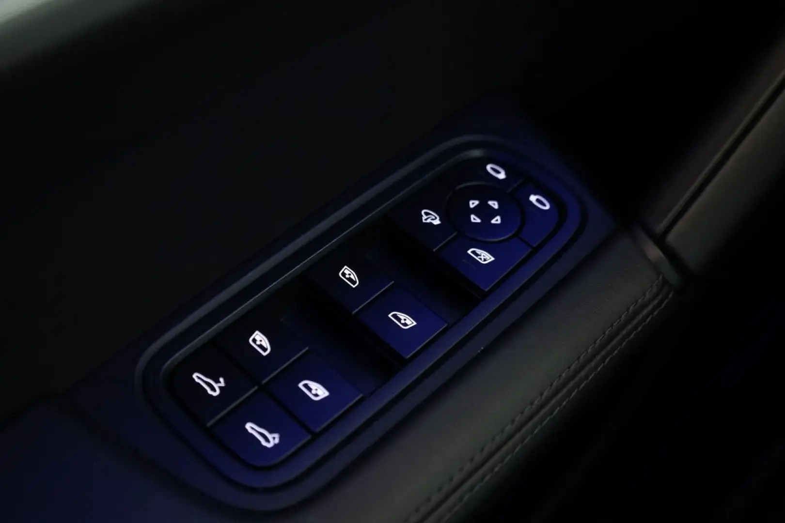 Cayenne Chrono Pano BOSE Inno Sportabgas 22  911