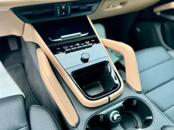 Cayenne HUD NAVI CAMERA-360 PANO BOSE