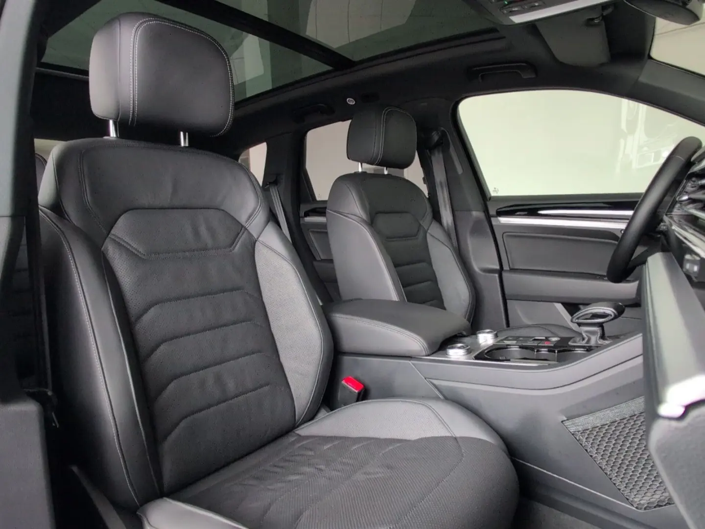 Touareg IQ-Matrix AHK Luftfw PANO StHz INNOVISIO