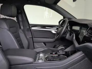 Touareg IQ-Matrix AHK Luftfw PANO StHz INNOVISIO