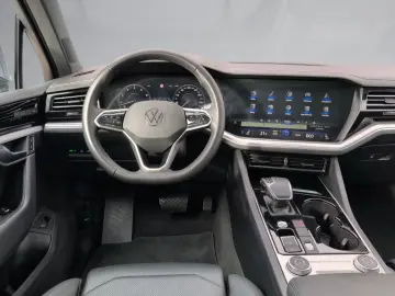 Touareg IQ-Matrix AHK Luftfw PANO StHz INNOVISIO