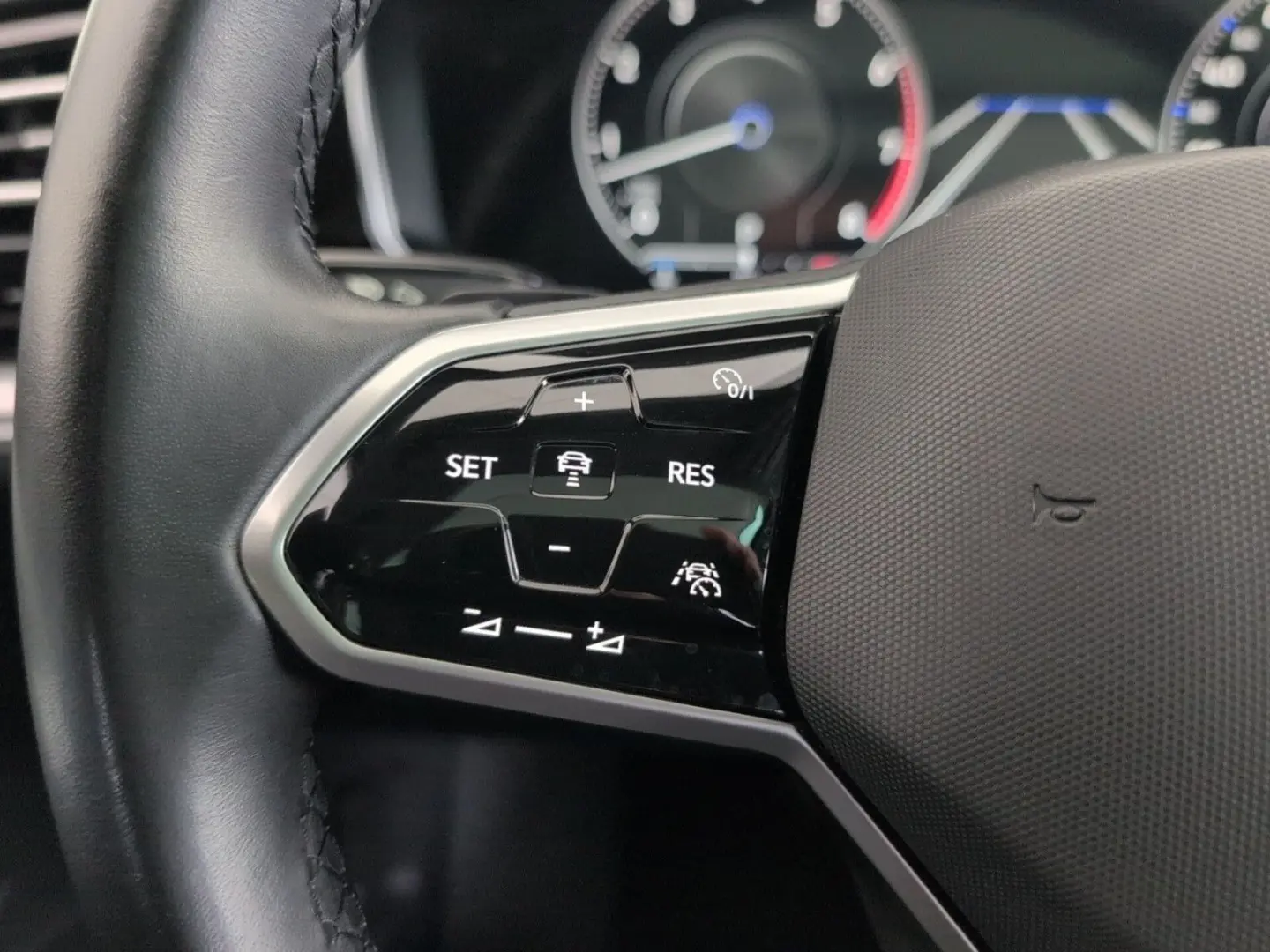 Touareg IQ-Matrix AHK Luftfw PANO StHz INNOVISIO