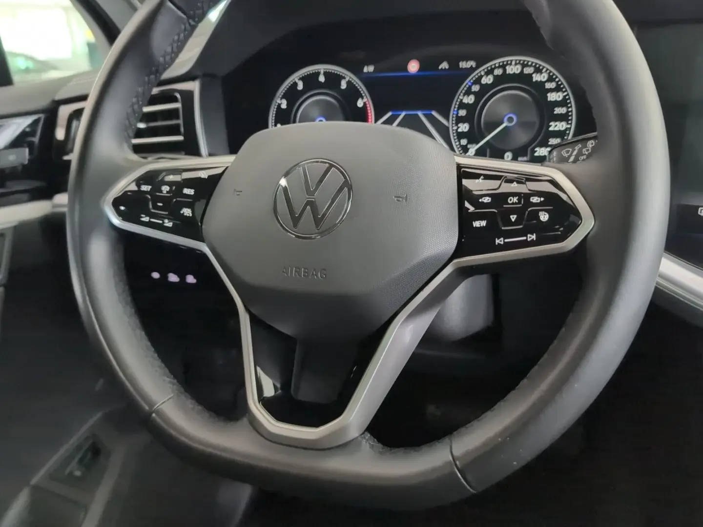 Touareg IQ-Matrix AHK Luftfw PANO StHz INNOVISIO