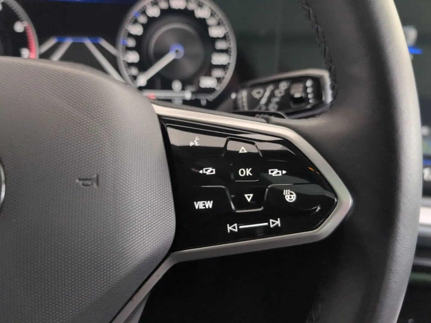 Touareg IQ-Matrix AHK Luftfw PANO StHz INNOVISIO